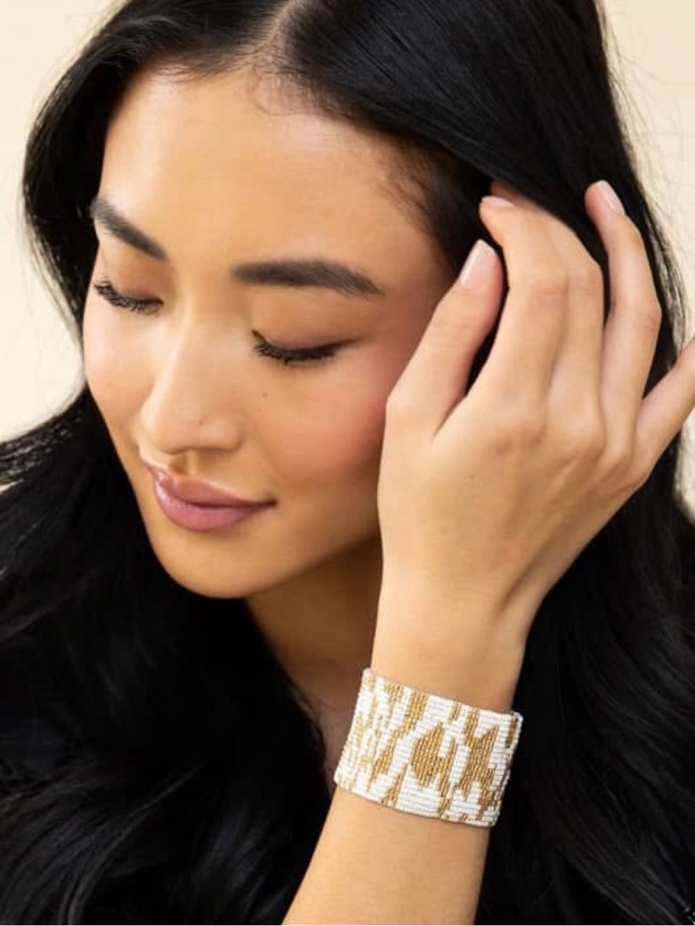 NEW Brooklyn Renee Bracelet Plunder Stretch Gold White Beaded